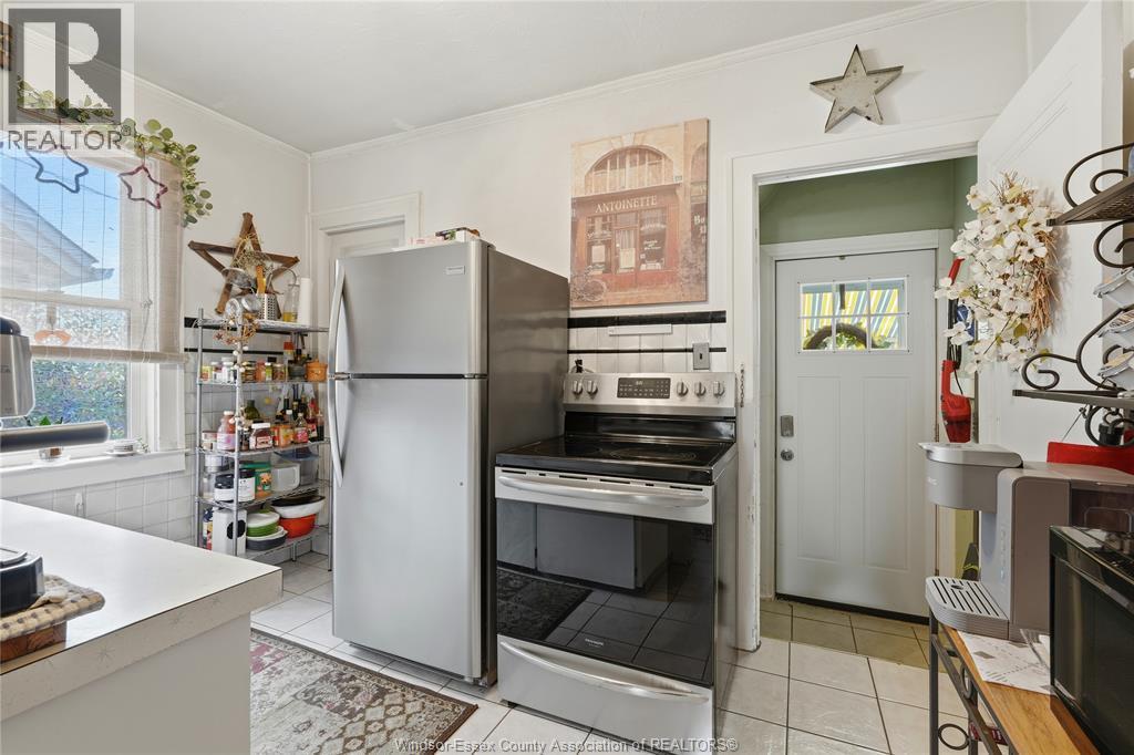 987 Curry, Windsor, ON - Indoor Photo Showing Kitchen