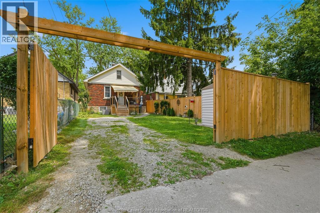 987 Curry, Windsor, ON - Outdoor With Deck Patio Veranda