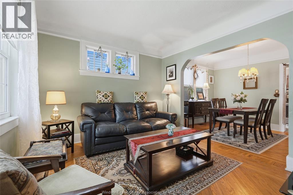 987 Curry, Windsor, ON - Indoor Photo Showing Living Room