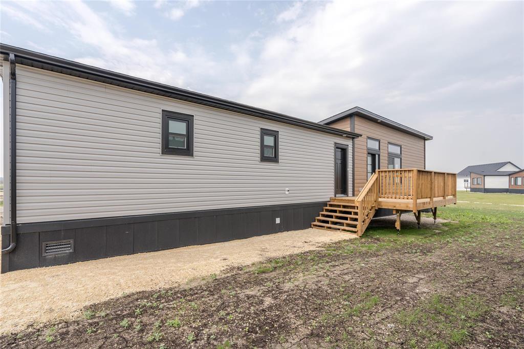 140 Prairie Oak Drive, Mitchell, MB - Outdoor