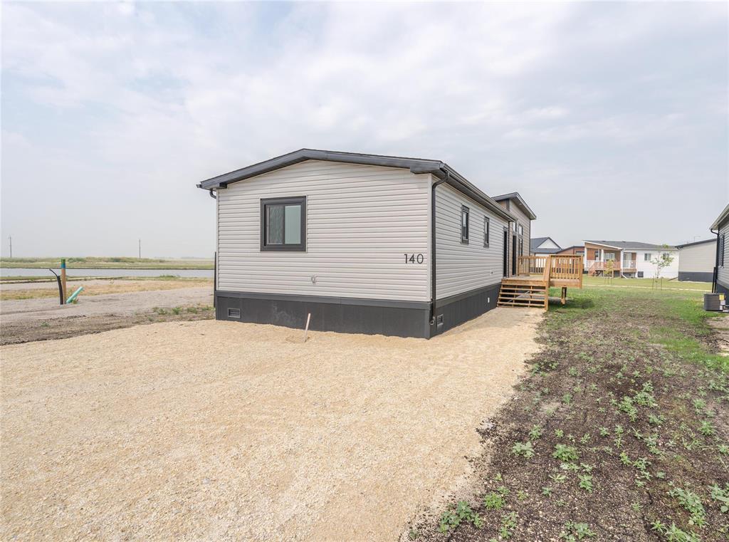 140 Prairie Oak Drive, Mitchell, MB - Outdoor With Exterior