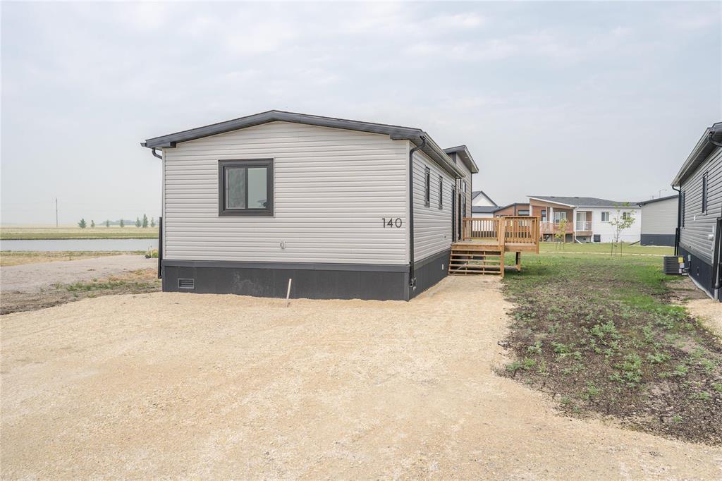140 Prairie Oak Drive, Mitchell, MB - Outdoor With Exterior