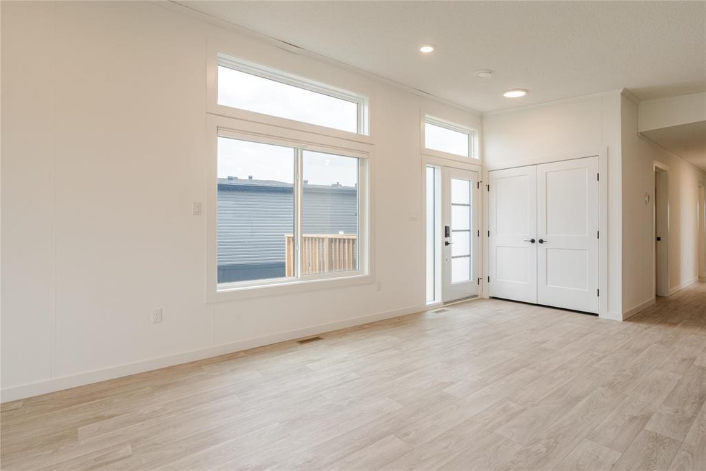 140 Prairie Oak Drive, Mitchell, MB - Indoor Photo Showing Other Room