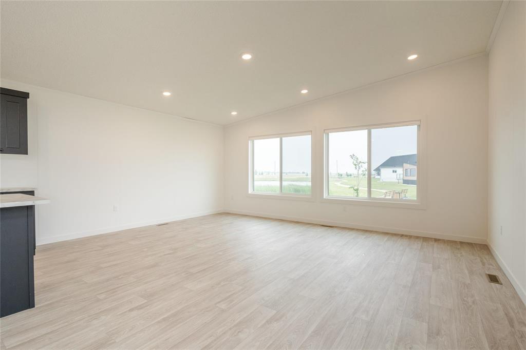 140 Prairie Oak Drive, Mitchell, MB - Indoor Photo Showing Other Room
