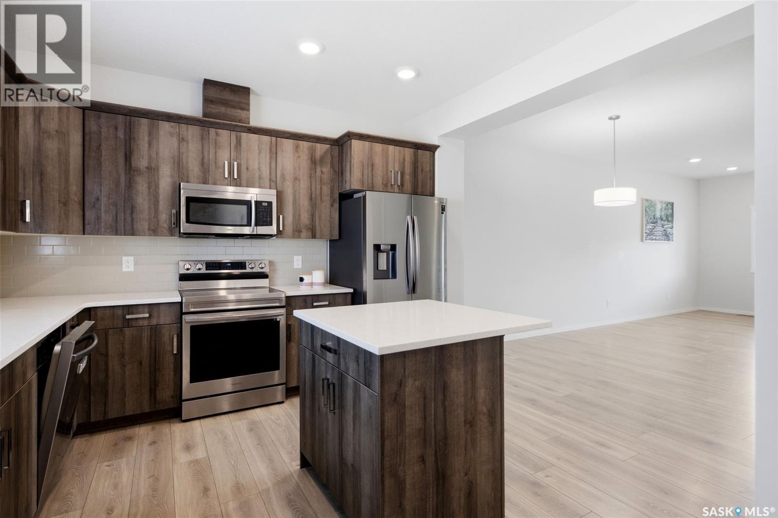 5116 Primrose Green Drive E, Regina, SK - Indoor Photo Showing Kitchen With Stainless Steel Kitchen With Upgraded Kitchen
