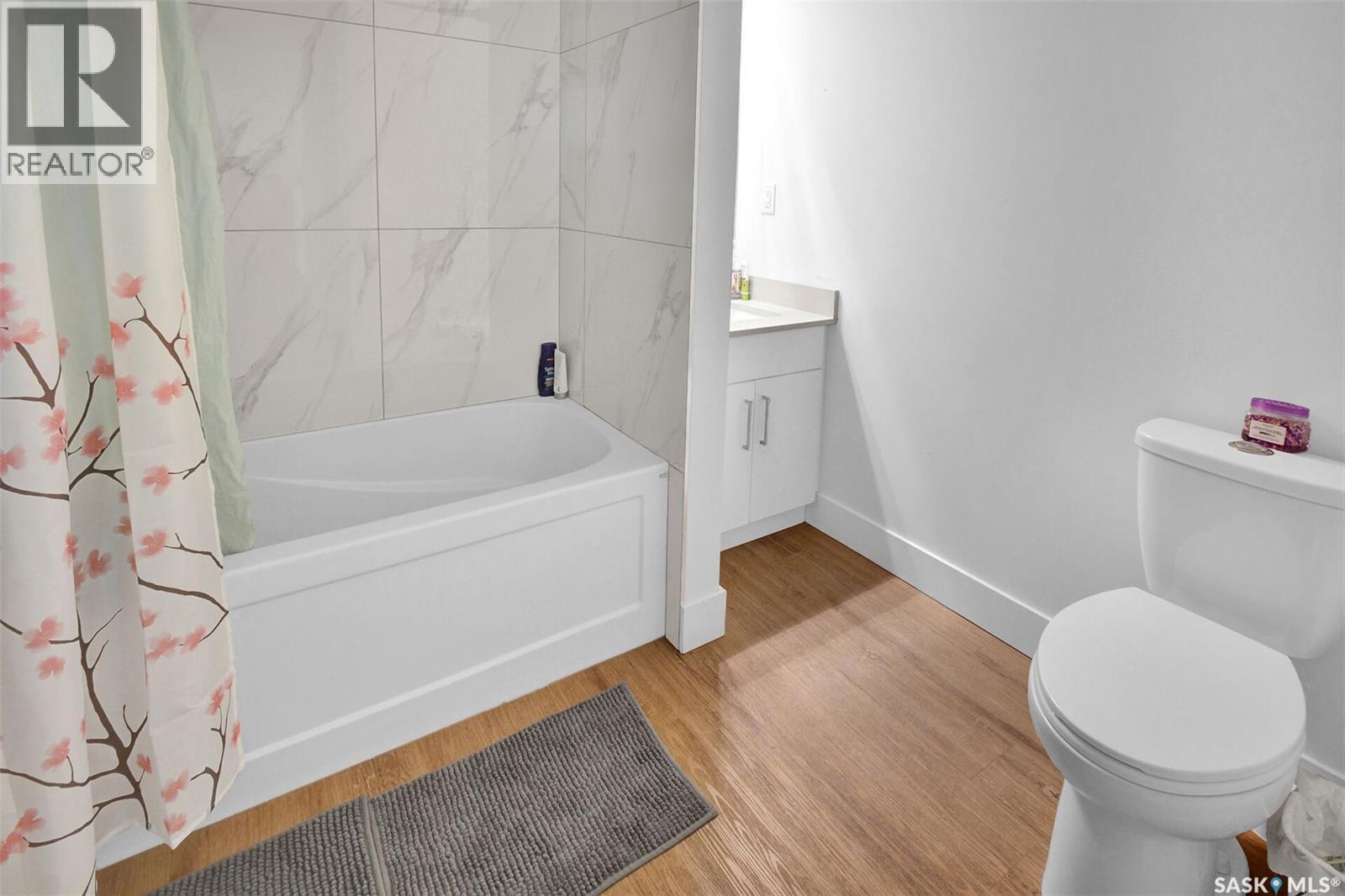 519 Kenaschuk Way, Saskatoon, SK - Indoor Photo Showing Bathroom