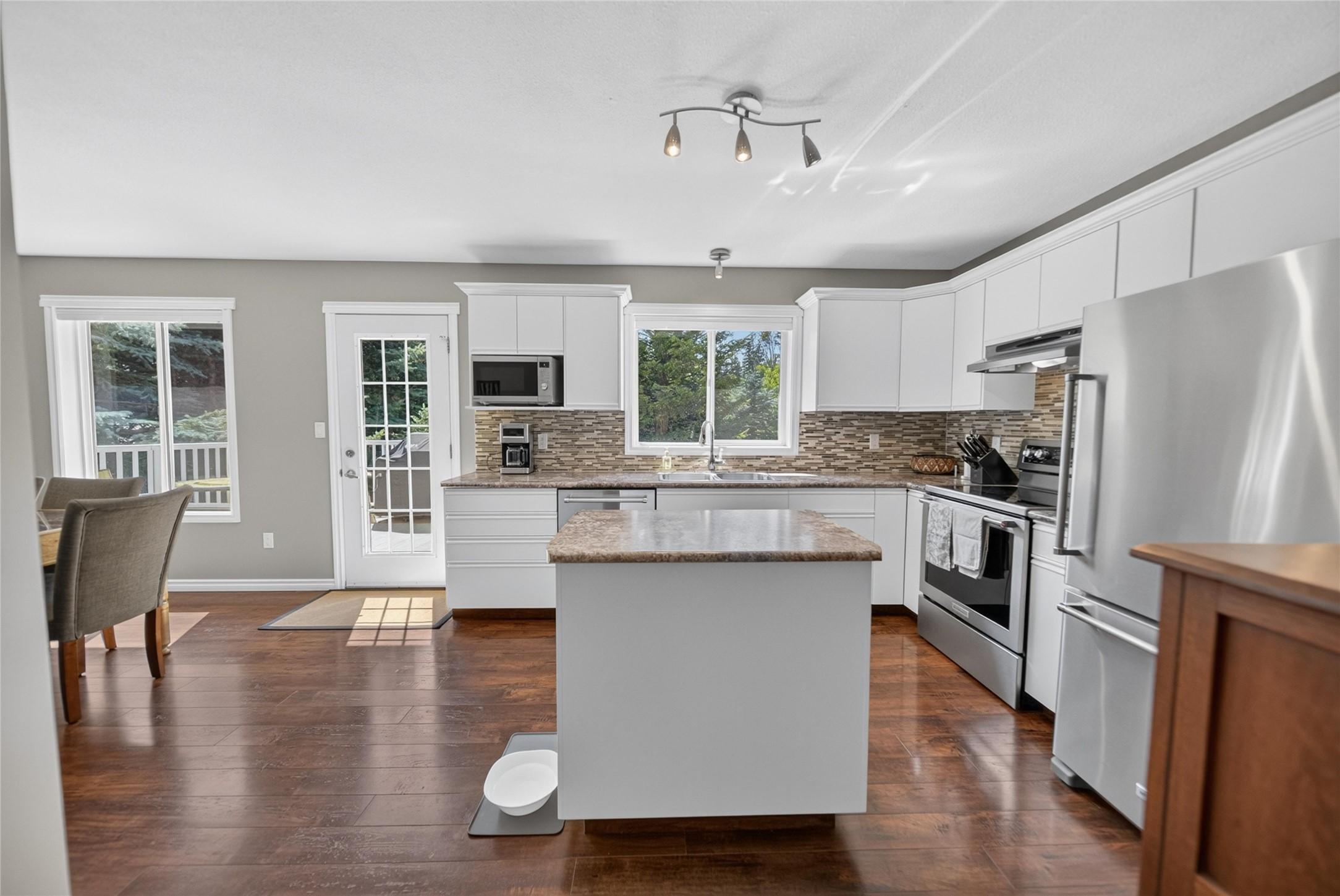 6799 Rosen Lake Road, Jaffray, BC - Indoor Photo Showing Kitchen With Upgraded Kitchen