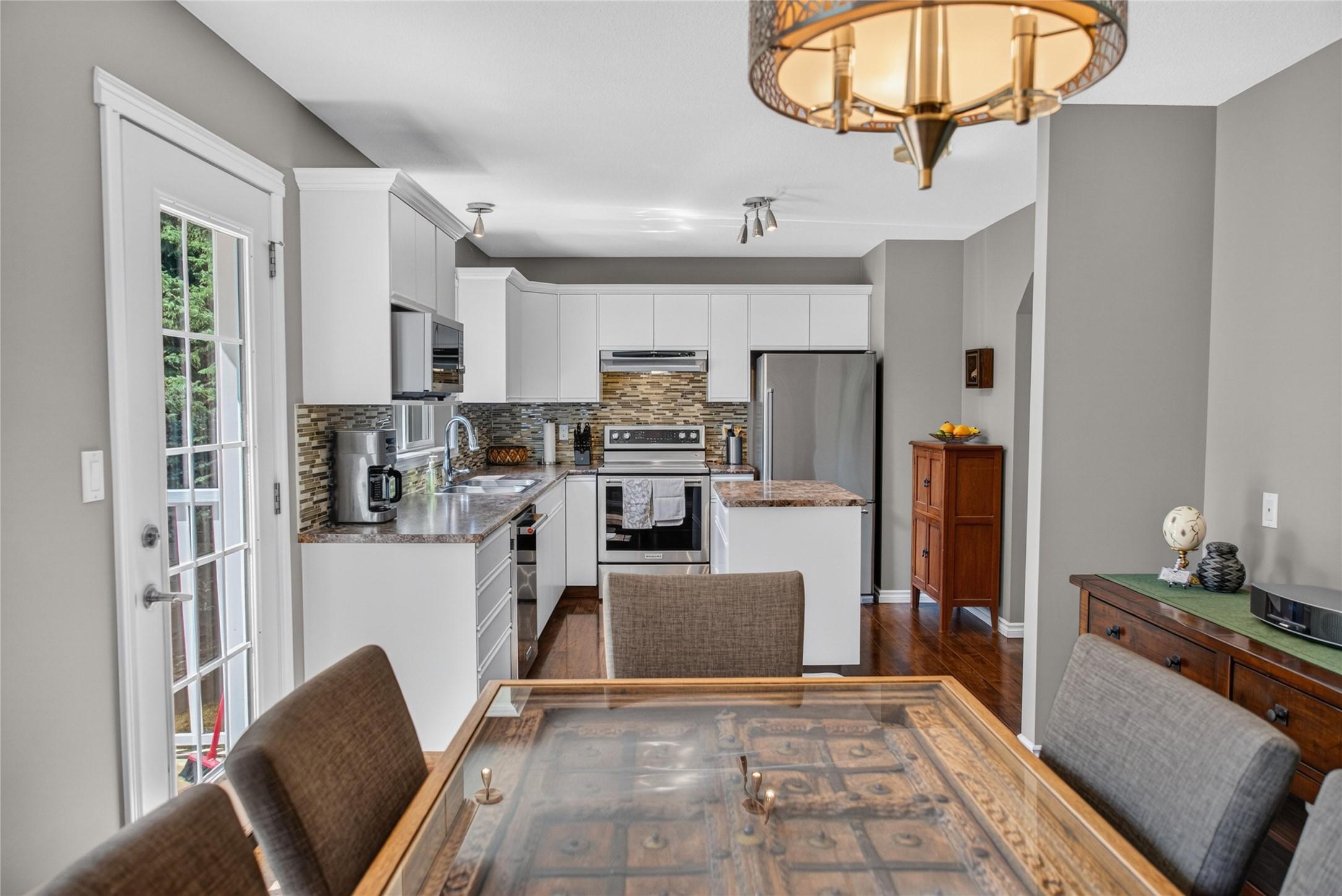 6799 Rosen Lake Road, Jaffray, BC - Indoor Photo Showing Kitchen With Upgraded Kitchen