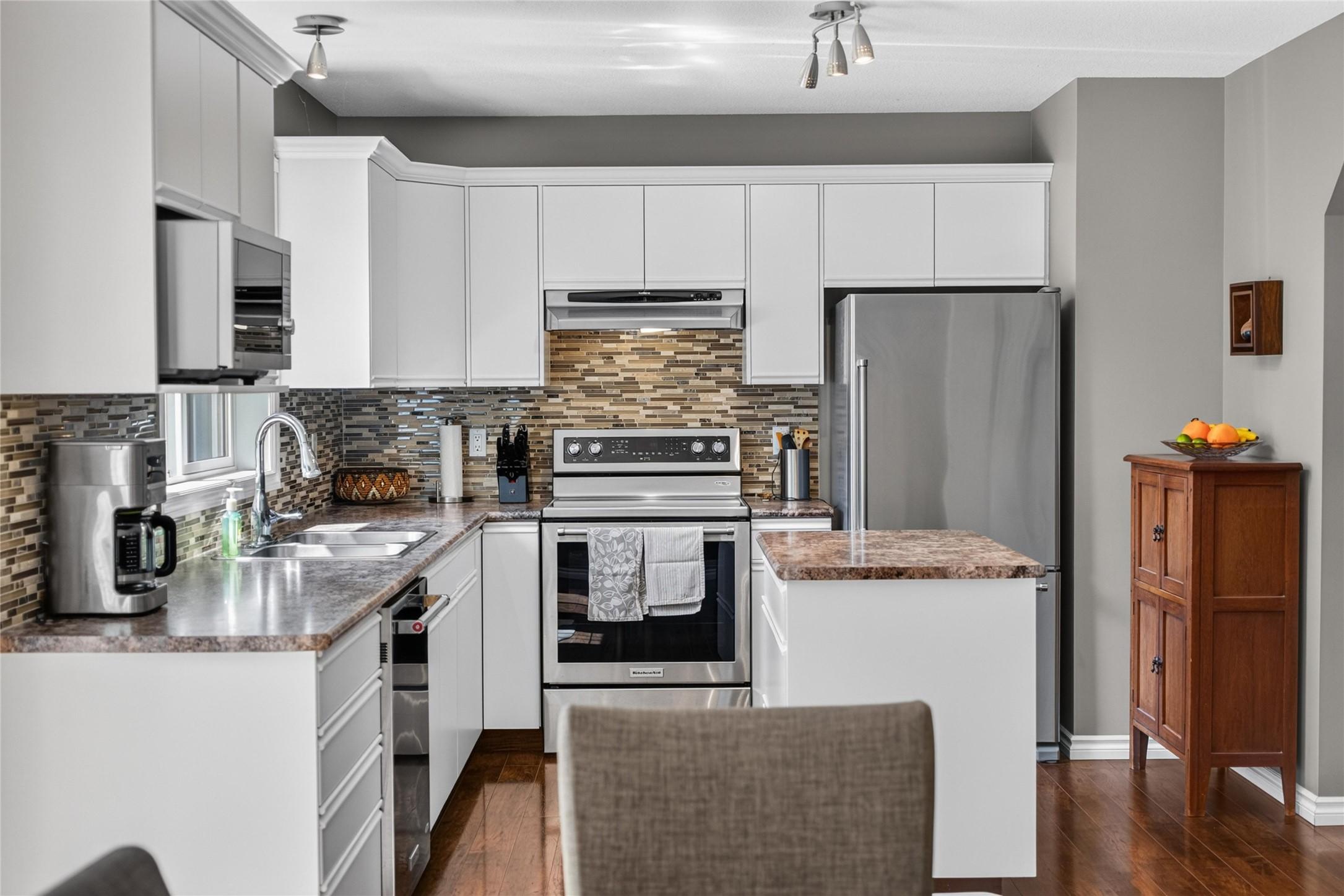6799 Rosen Lake Road, Jaffray, BC - Indoor Photo Showing Kitchen With Double Sink With Upgraded Kitchen