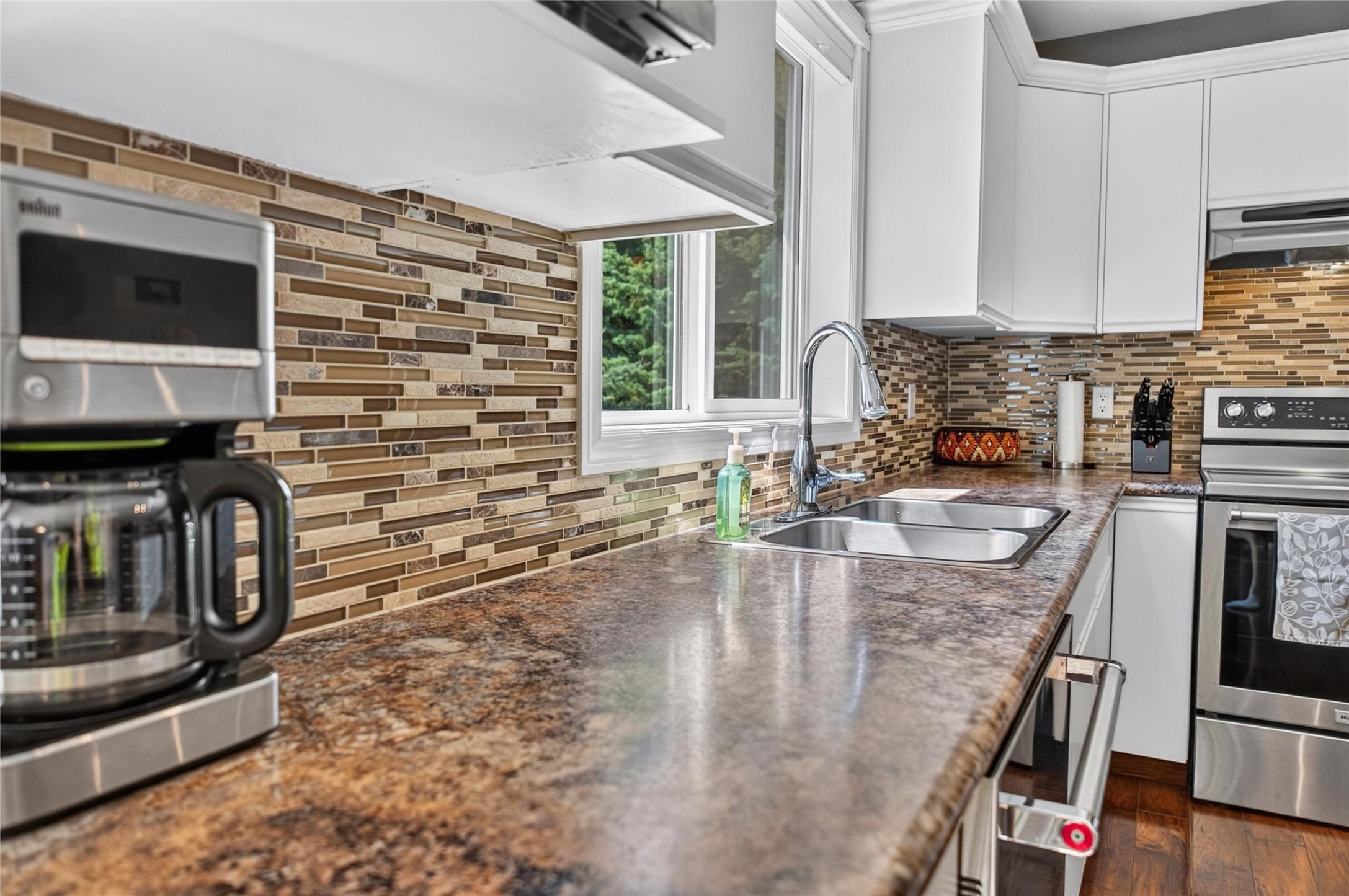 6799 Rosen Lake Road, Jaffray, BC - Indoor Photo Showing Kitchen With Double Sink With Upgraded Kitchen