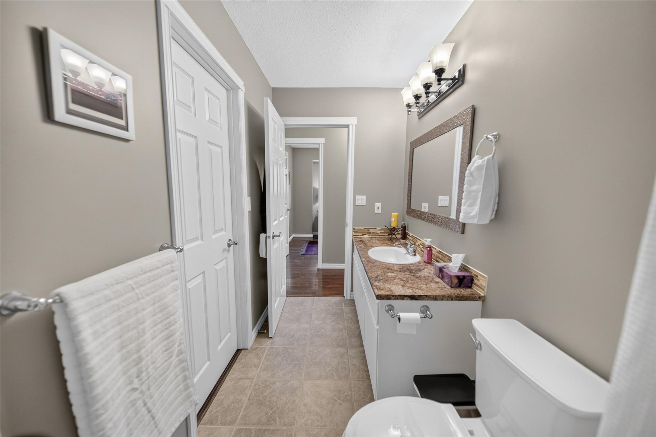 6799 Rosen Lake Road, Jaffray, BC - Indoor Photo Showing Bathroom