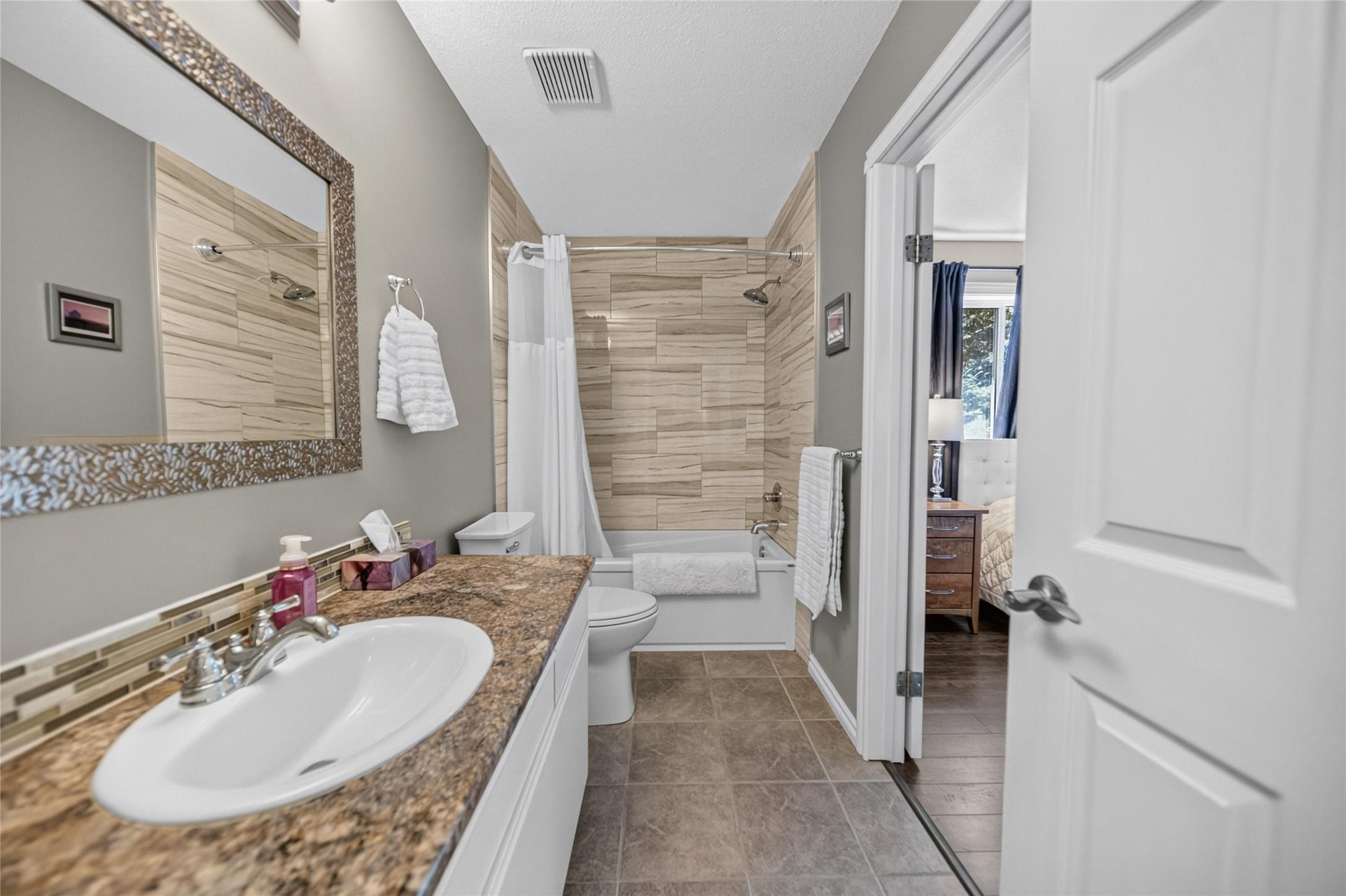 6799 Rosen Lake Road, Jaffray, BC - Indoor Photo Showing Bathroom