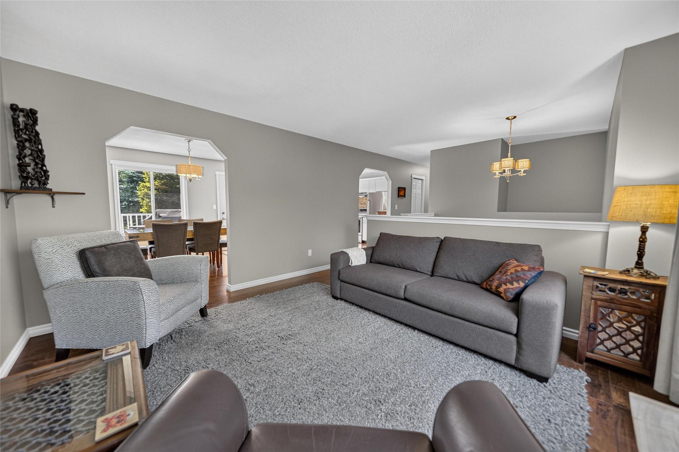 6799 Rosen Lake Road, Jaffray, BC - Indoor Photo Showing Living Room