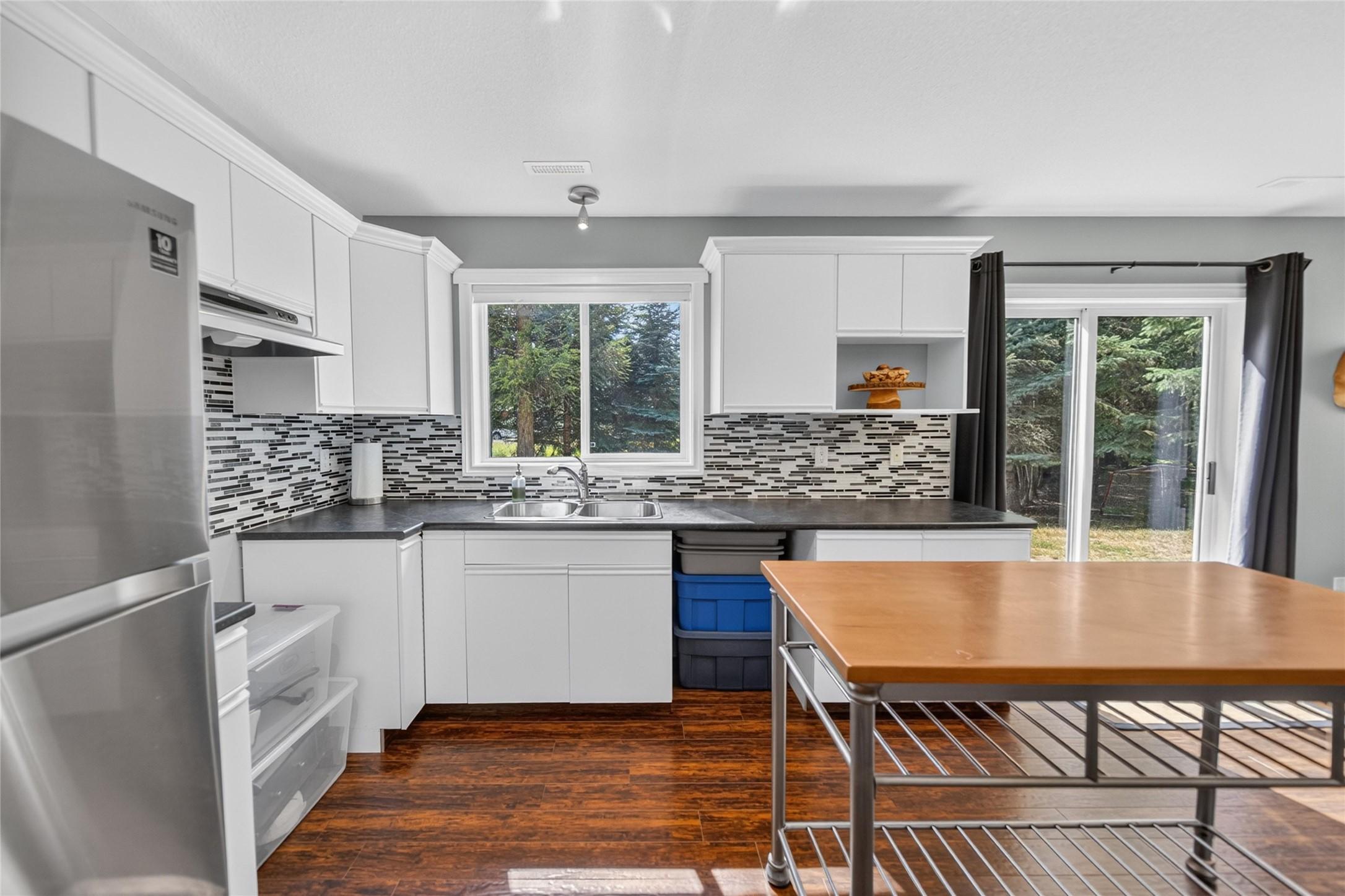 6799 Rosen Lake Road, Jaffray, BC - Indoor Photo Showing Kitchen With Double Sink