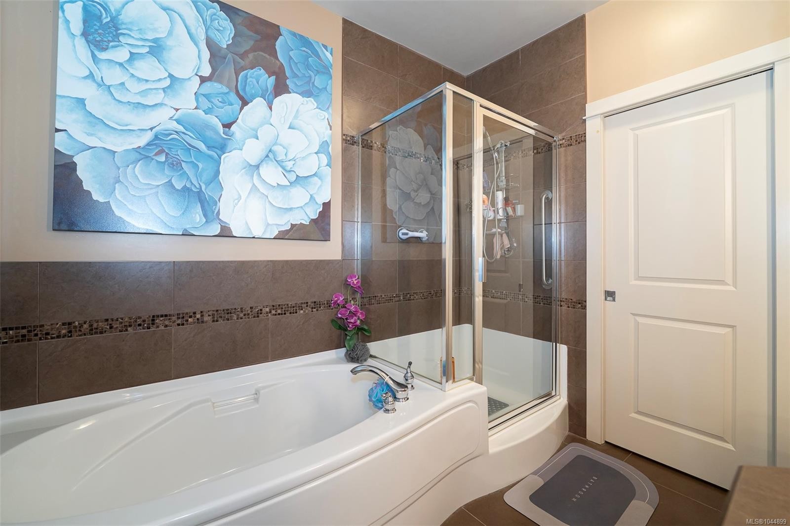 #402-3210 Jacklin Rd, Langford, BC - Indoor Photo Showing Bathroom