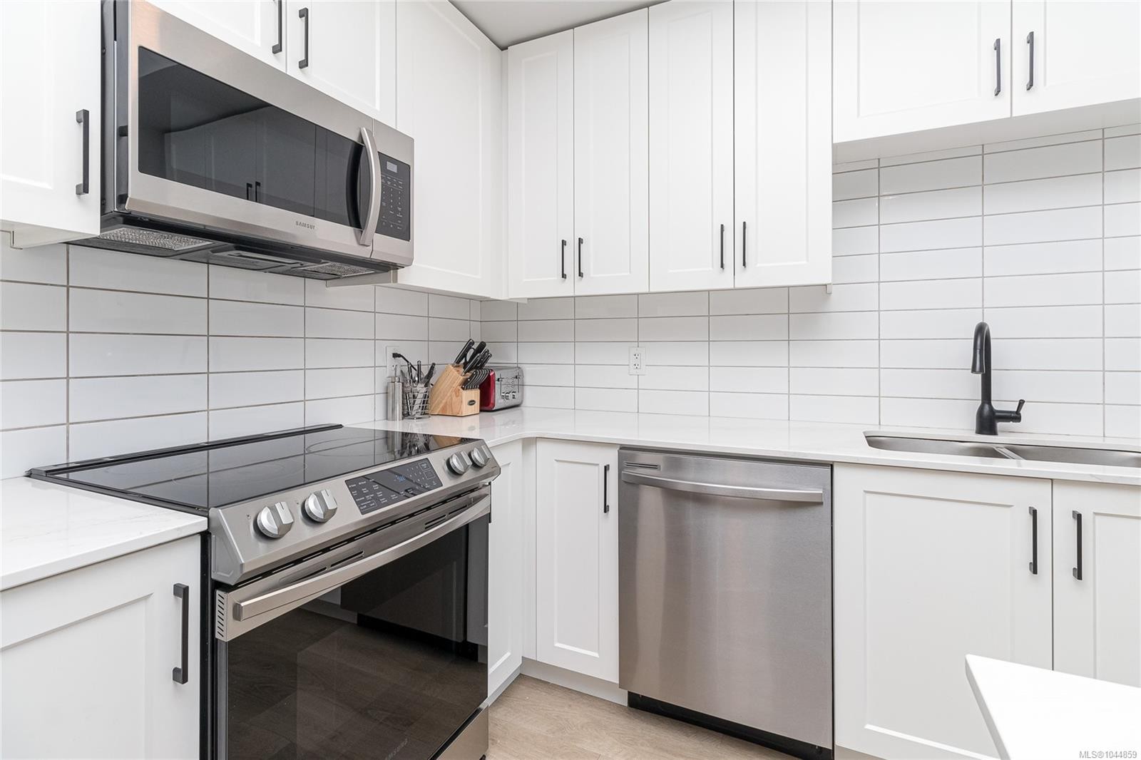 #301-2465 Gateway Rd, Langford, BC - Indoor Photo Showing Kitchen With Double Sink With Upgraded Kitchen