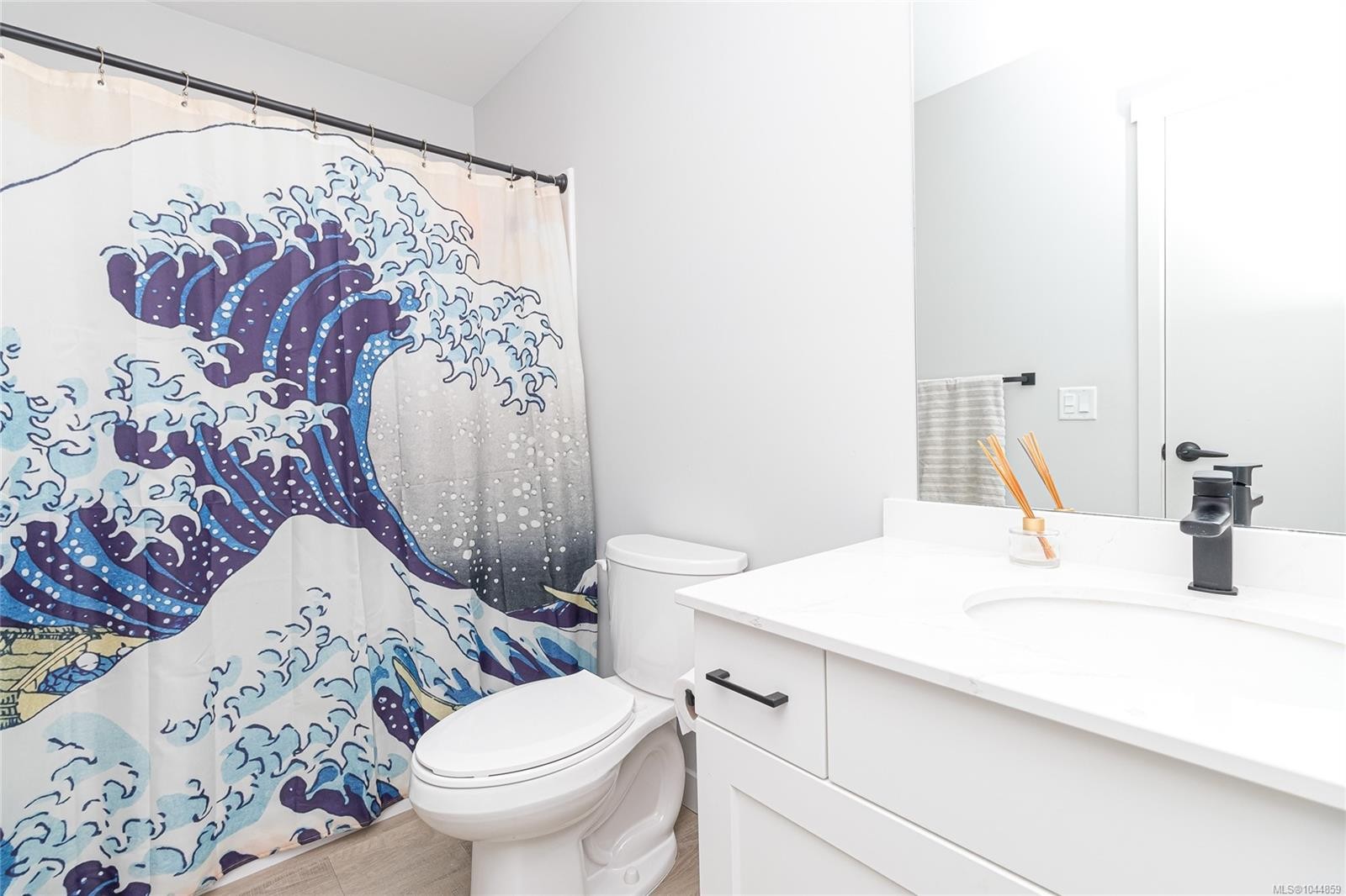 #301-2465 Gateway Rd, Langford, BC - Indoor Photo Showing Bathroom