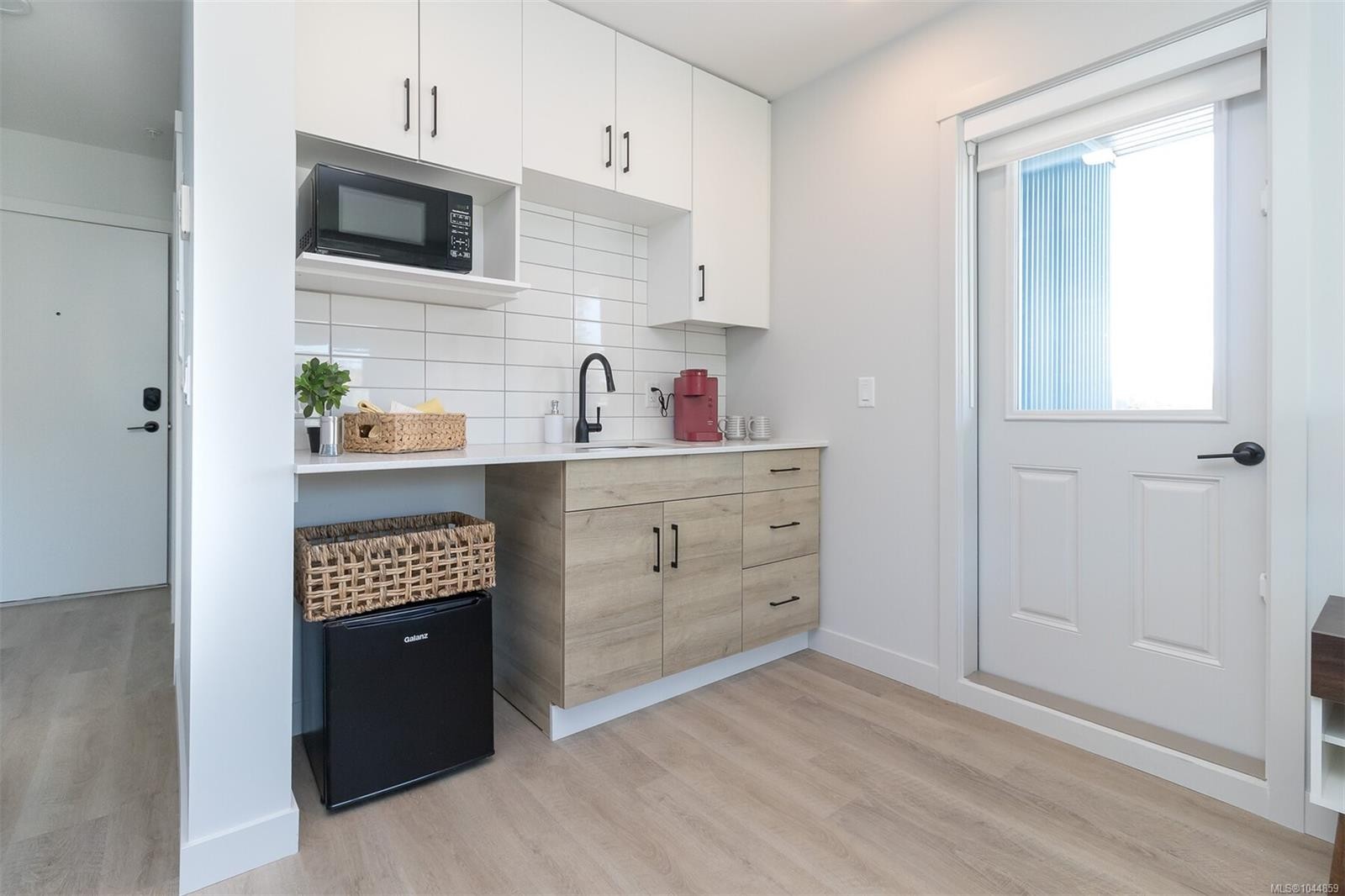#301-2465 Gateway Rd, Langford, BC - Indoor Photo Showing Kitchen