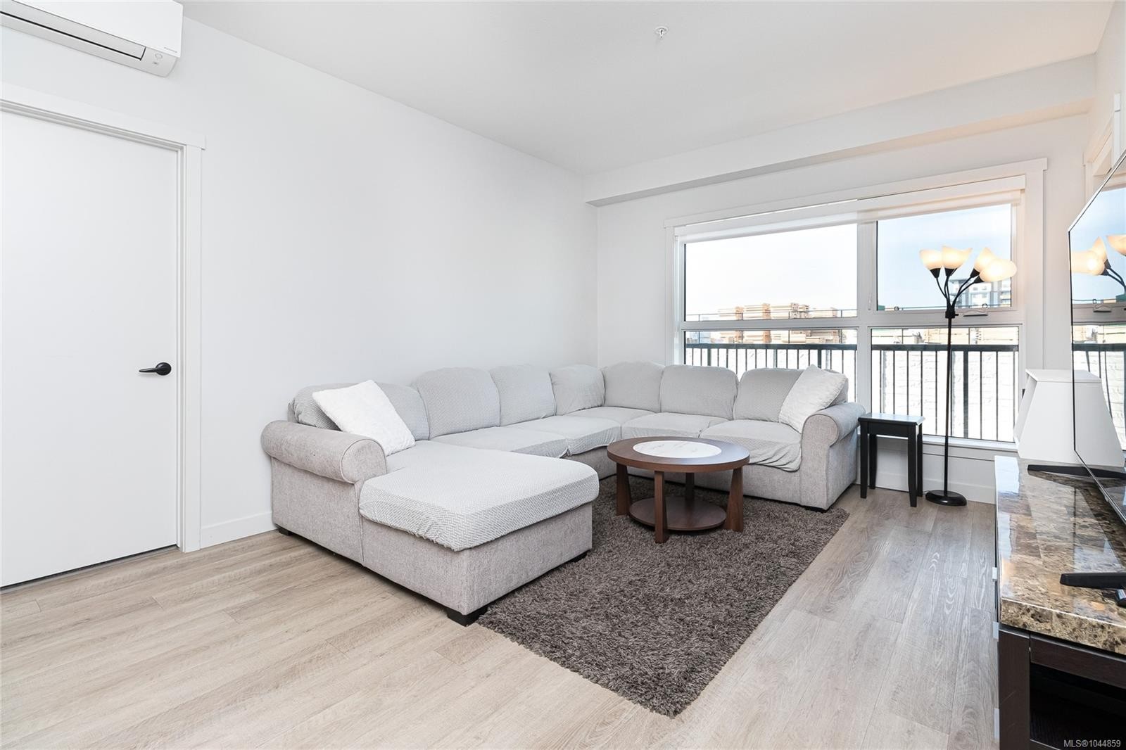 #301-2465 Gateway Rd, Langford, BC - Indoor Photo Showing Living Room