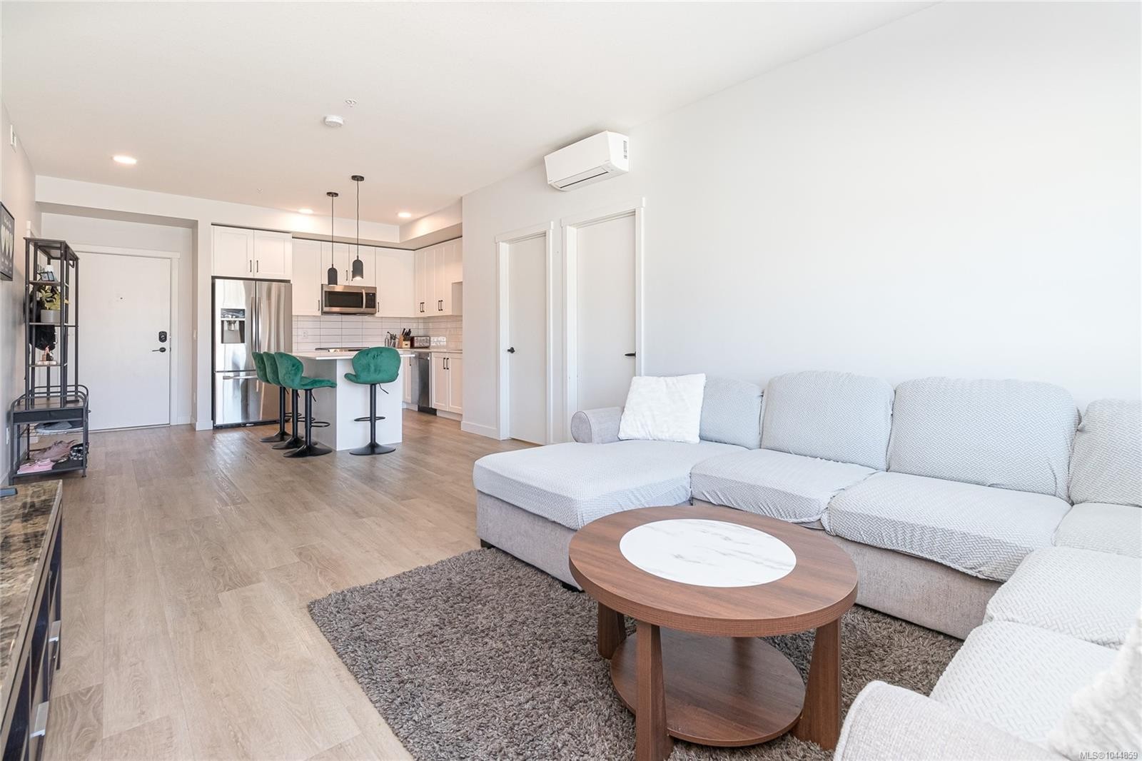 #301-2465 Gateway Rd, Langford, BC - Indoor Photo Showing Living Room