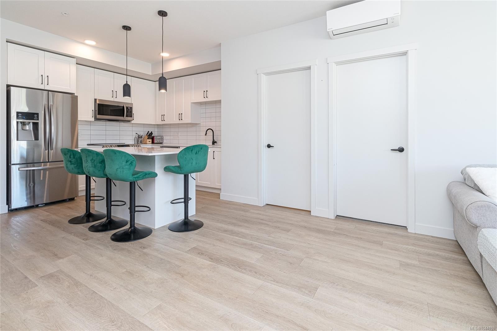 #301-2465 Gateway Rd, Langford, BC - Indoor Photo Showing Kitchen With Upgraded Kitchen