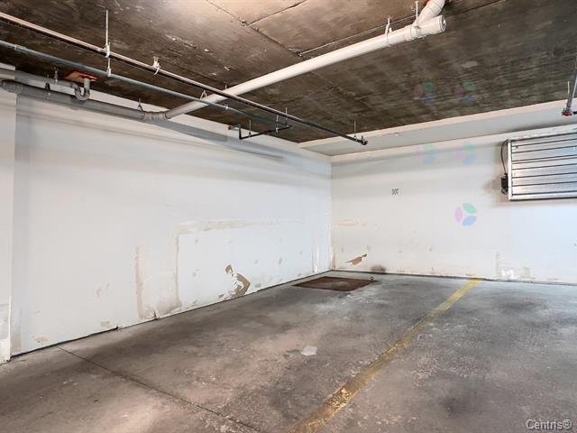 Garage - 307-11891 Rue Lachapelle, Montréal (Ahuntsic-Cartierville), QC - Indoor Photo Showing Garage