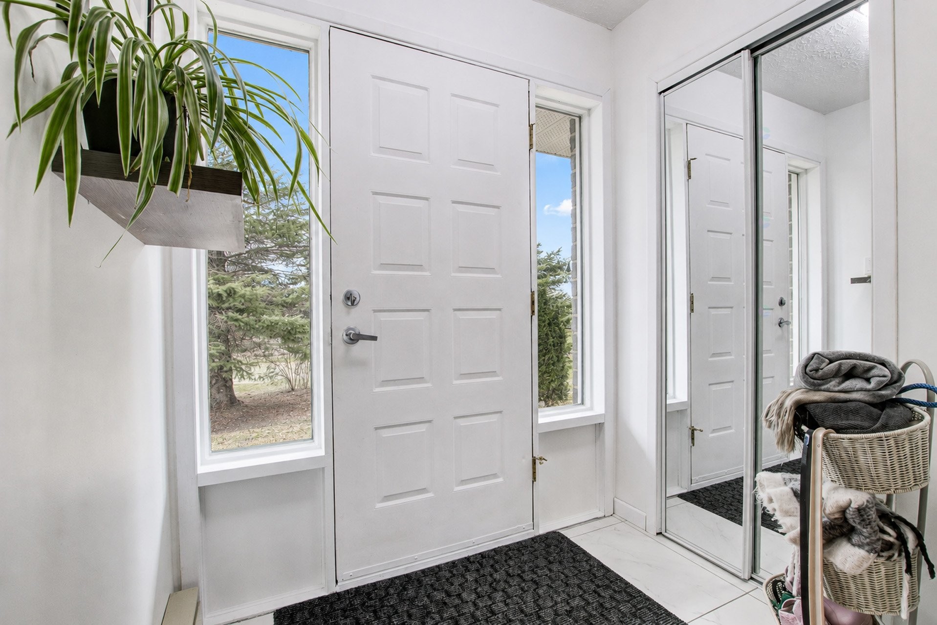 Hall d'entrée/Vestibule - 38 Rue Carmen, Granby, QC - Indoor Photo Showing Other Room