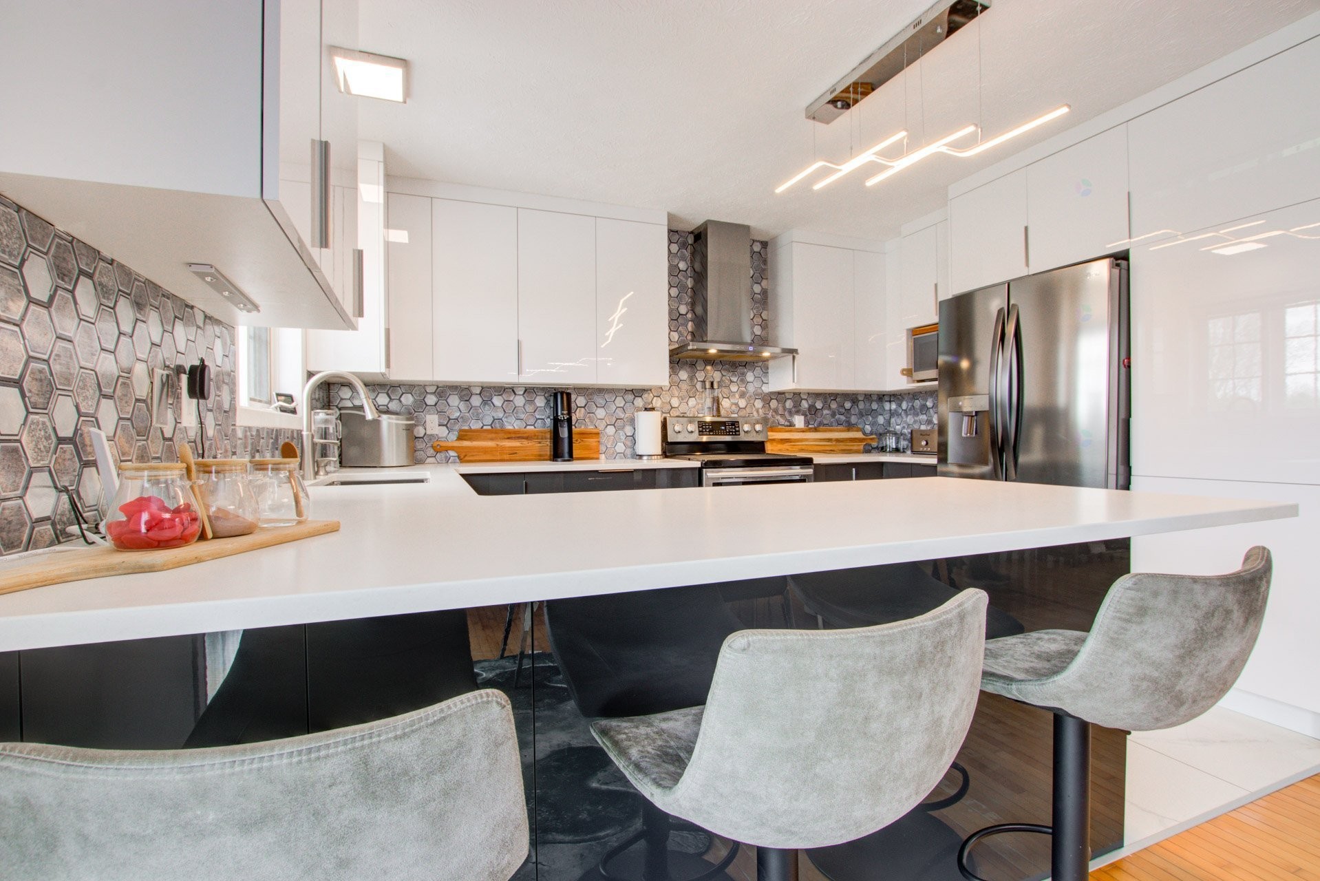 Cuisine - 38 Rue Carmen, Granby, QC - Indoor Photo Showing Kitchen With Upgraded Kitchen