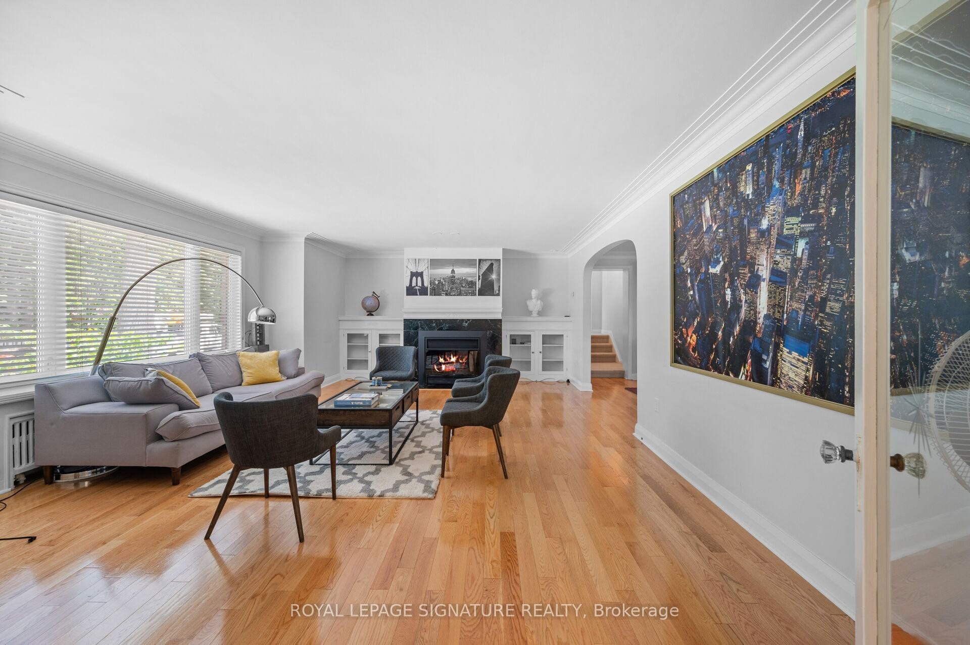 2234 Gordon Drive, Mississauga, ON - Indoor Photo Showing Living Room With Fireplace