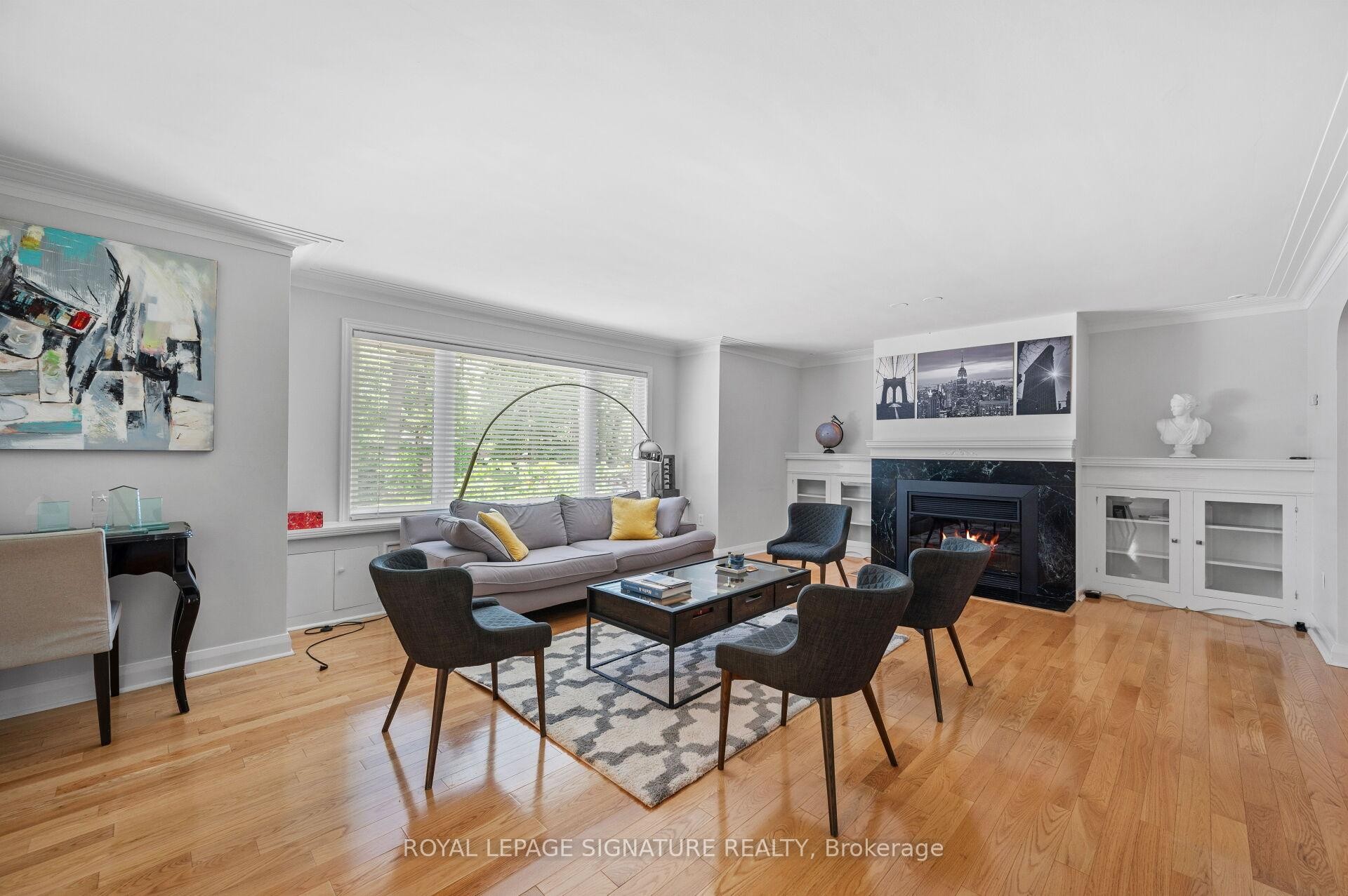 2234 Gordon Drive, Mississauga, ON - Indoor Photo Showing Living Room With Fireplace