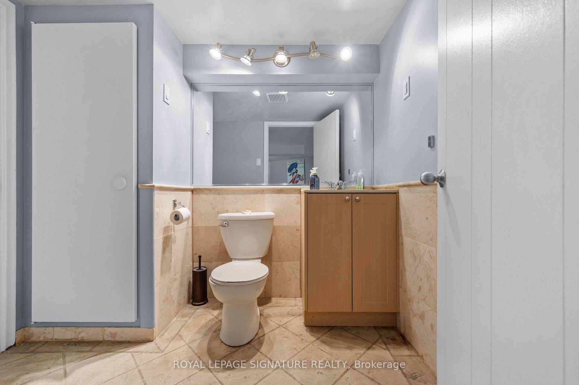 2234 Gordon Drive, Mississauga, ON - Indoor Photo Showing Bathroom