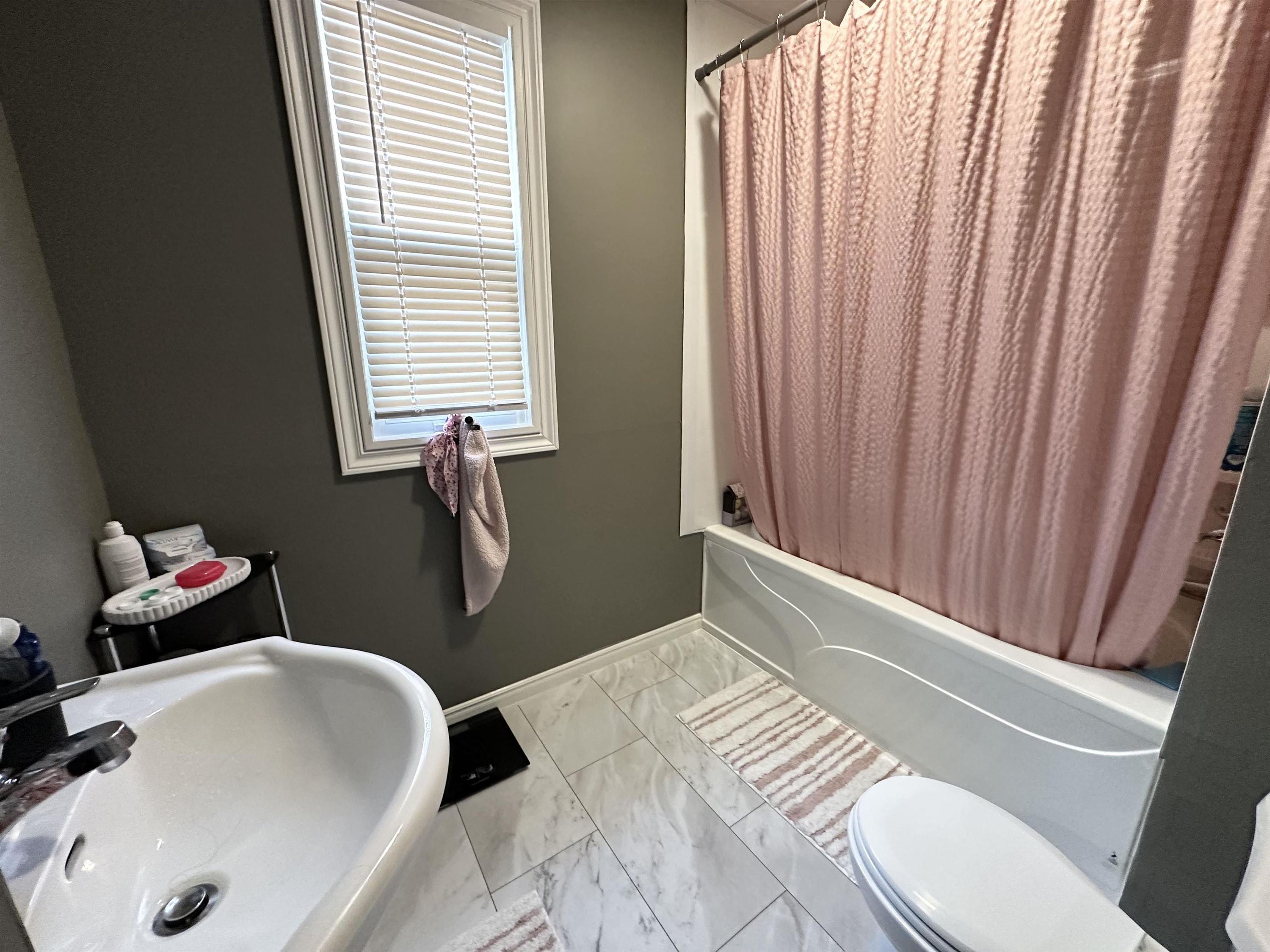 219 Mcculloch St, Thunder Bay, ON - Indoor Photo Showing Bathroom