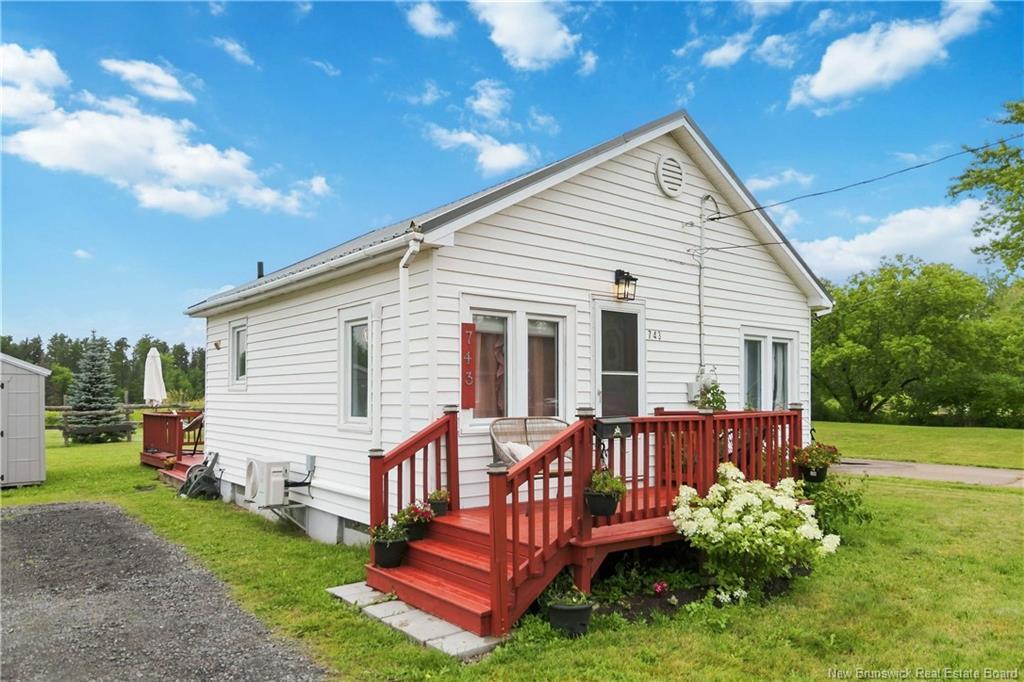 743 Salisbury Rd, Moncton, NB