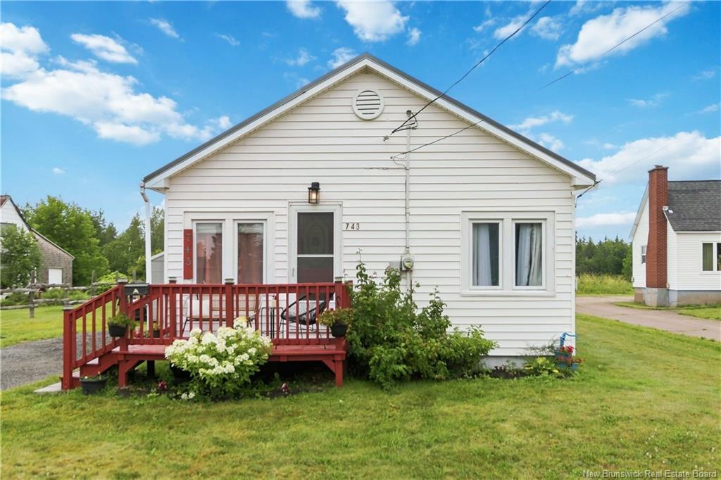 743 Salisbury Rd, Moncton, NB