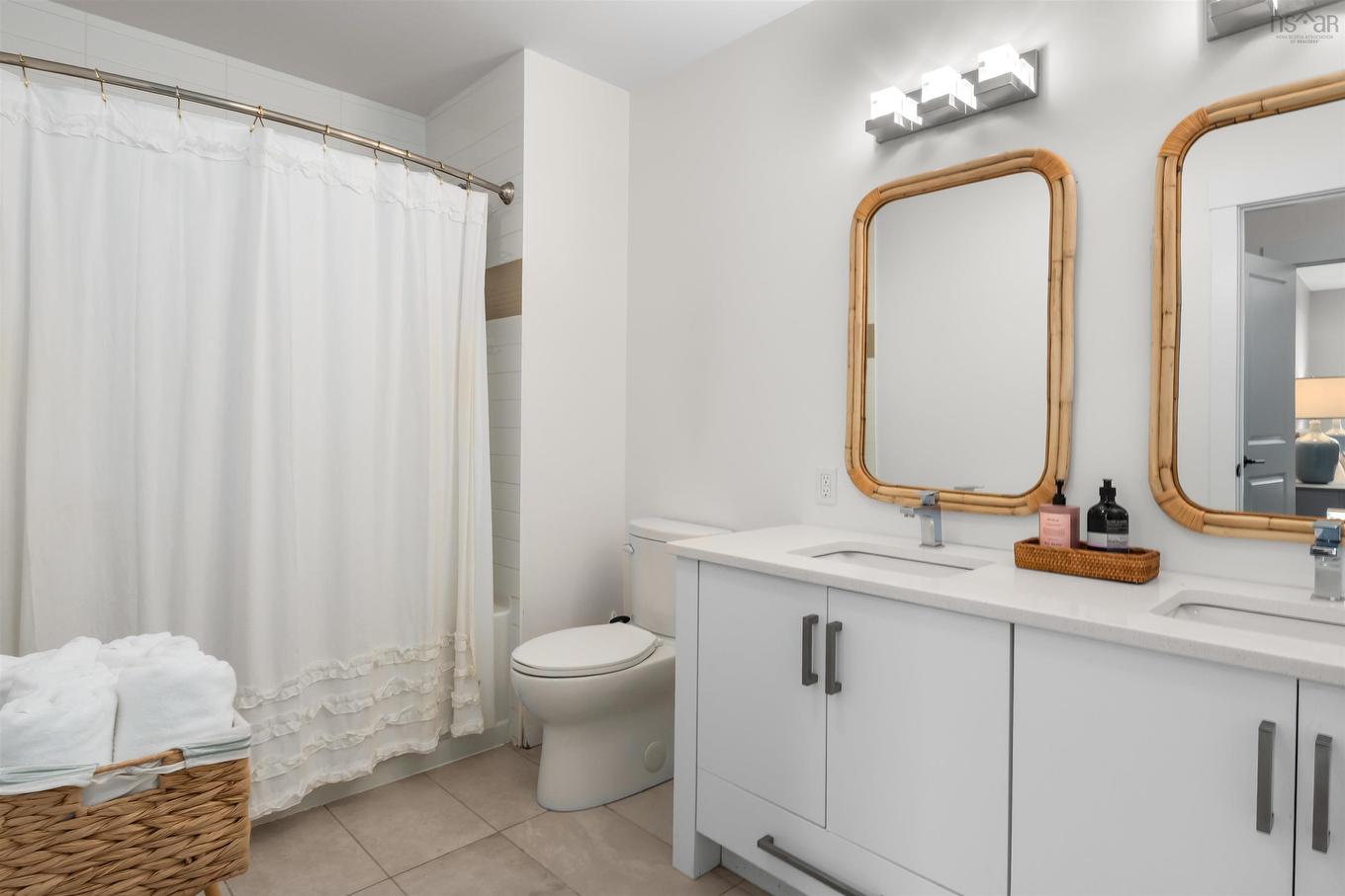 310 1990 Vernon Street, Halifax, NS - Indoor Photo Showing Bathroom
