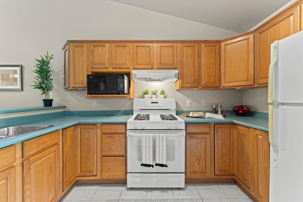 1286 Rendezvous, Windsor, ON - Indoor Photo Showing Kitchen