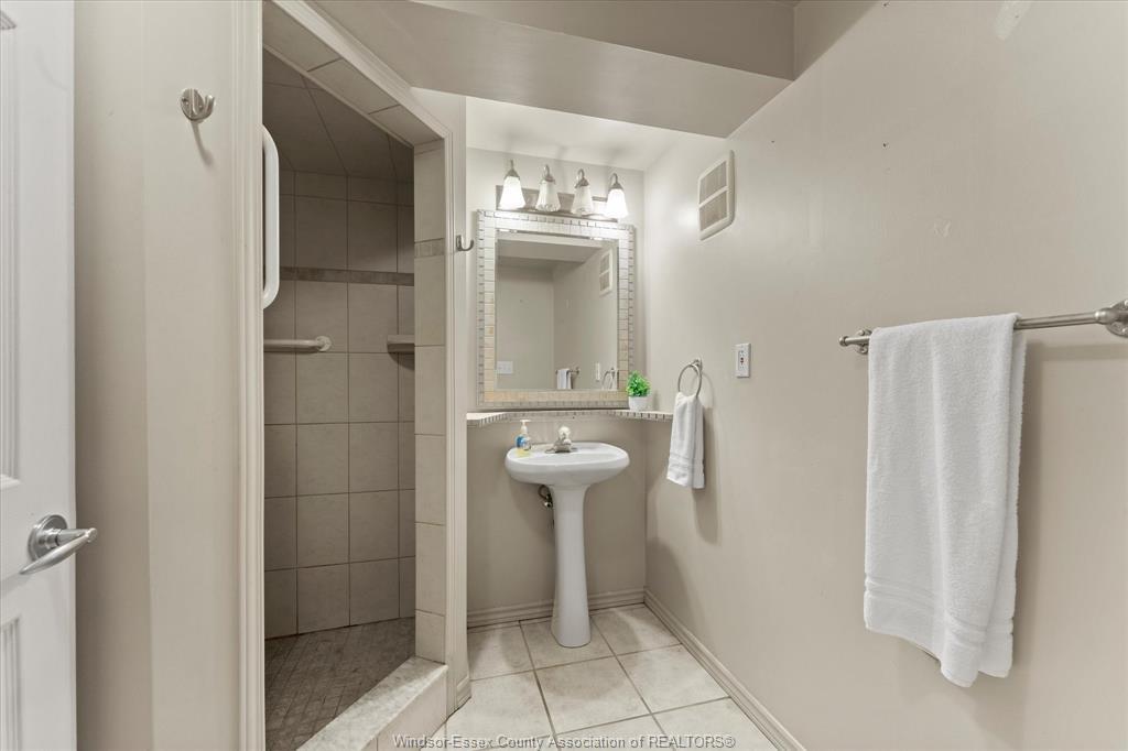 1286 Rendezvous, Windsor, ON - Indoor Photo Showing Bathroom