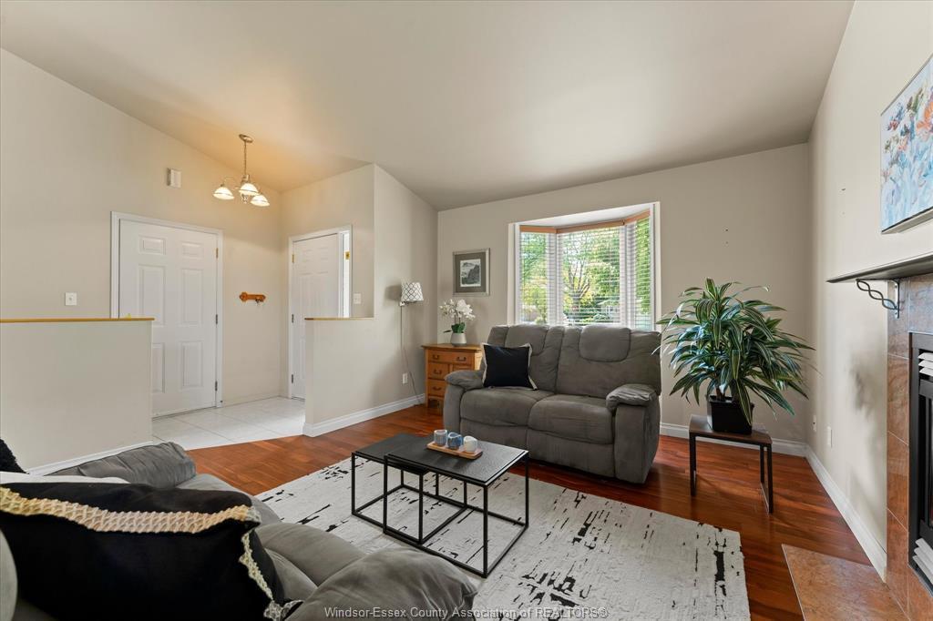 1286 Rendezvous, Windsor, ON - Indoor Photo Showing Living Room