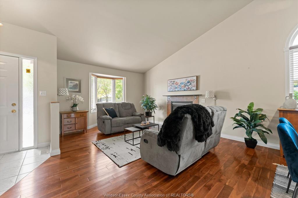 1286 Rendezvous, Windsor, ON - Indoor Photo Showing Living Room With Fireplace