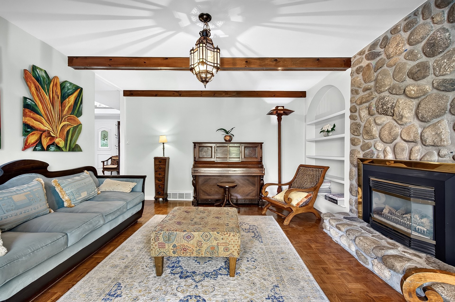 Family Room - 417 Boul. Beaconsfield, Beaconsfield, QC - Indoor Photo Showing Living Room With Fireplace