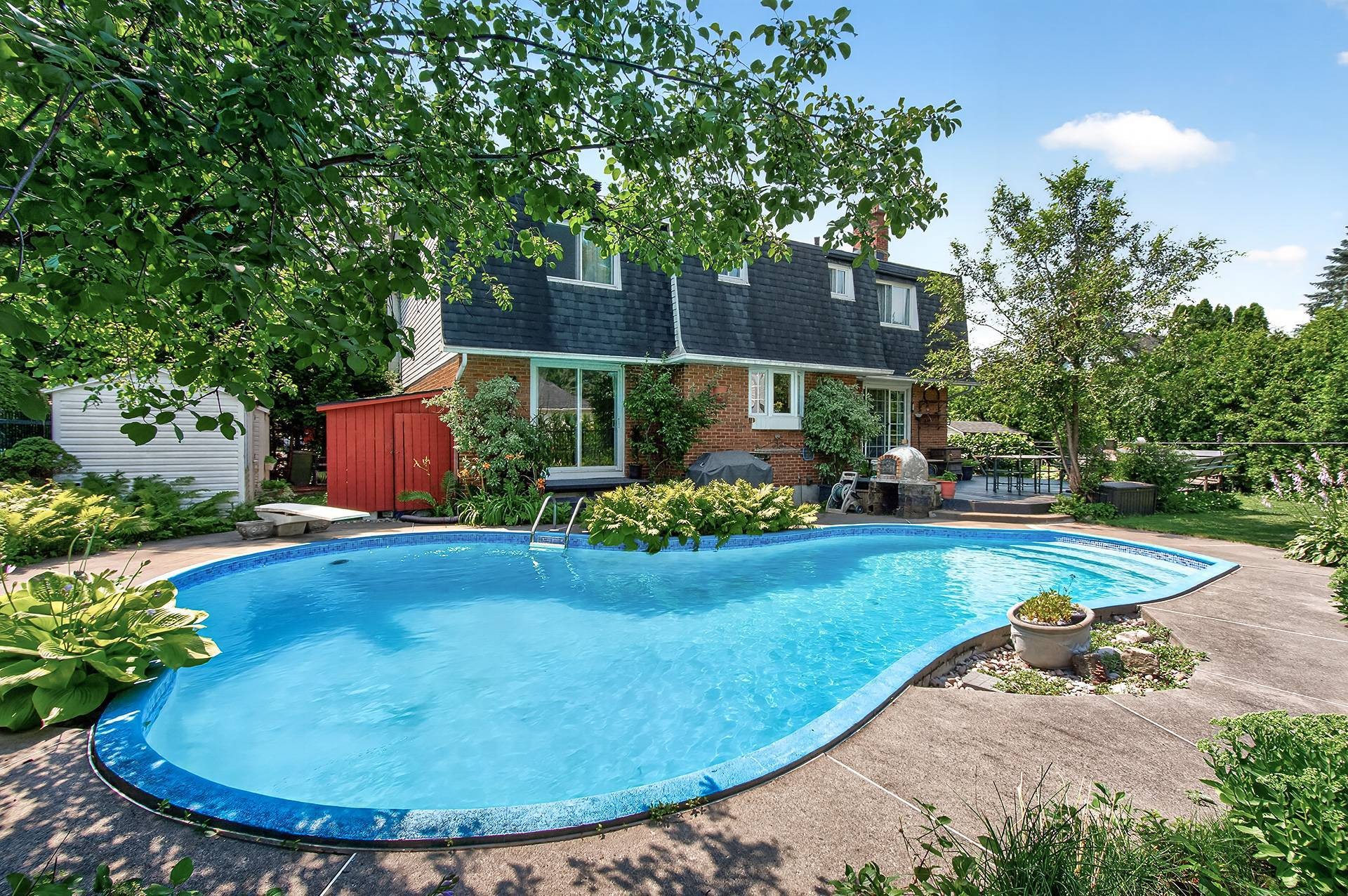 Pool - 417 Boul. Beaconsfield, Beaconsfield, QC - Outdoor With In Ground Pool With Deck Patio Veranda With Backyard