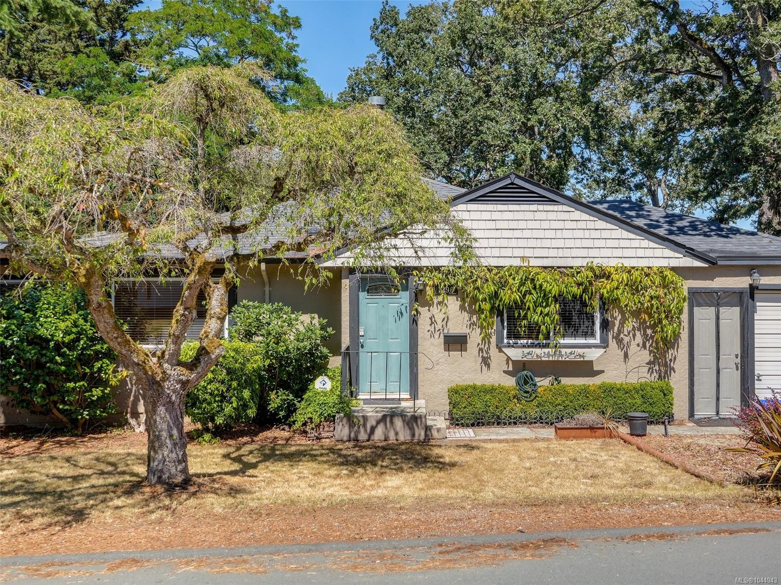 1296 Downham Pl, Saanich, BC