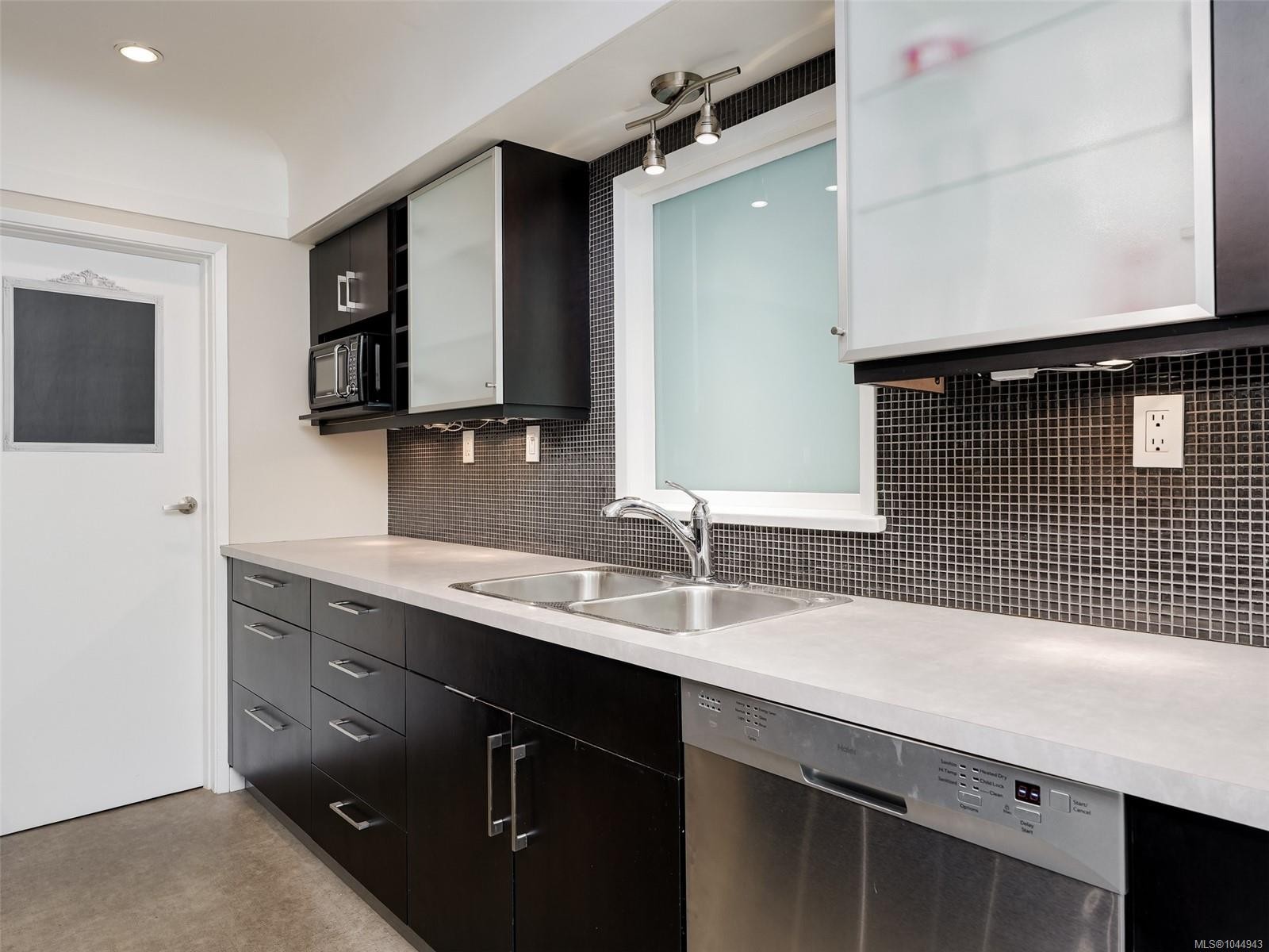 1296 Downham Pl, Saanich, BC