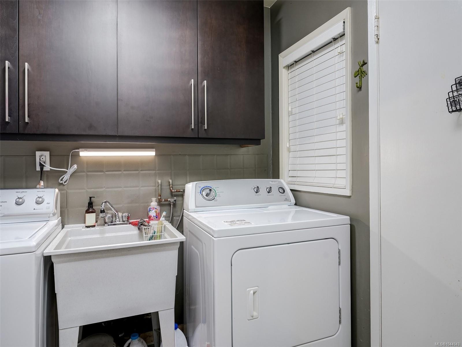 1296 Downham Pl, Saanich, BC