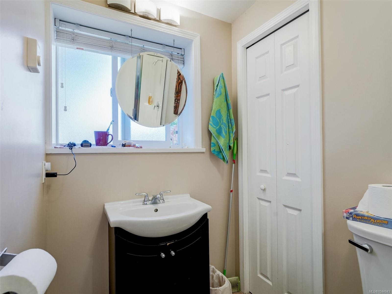 1296 Downham Pl, Saanich, BC