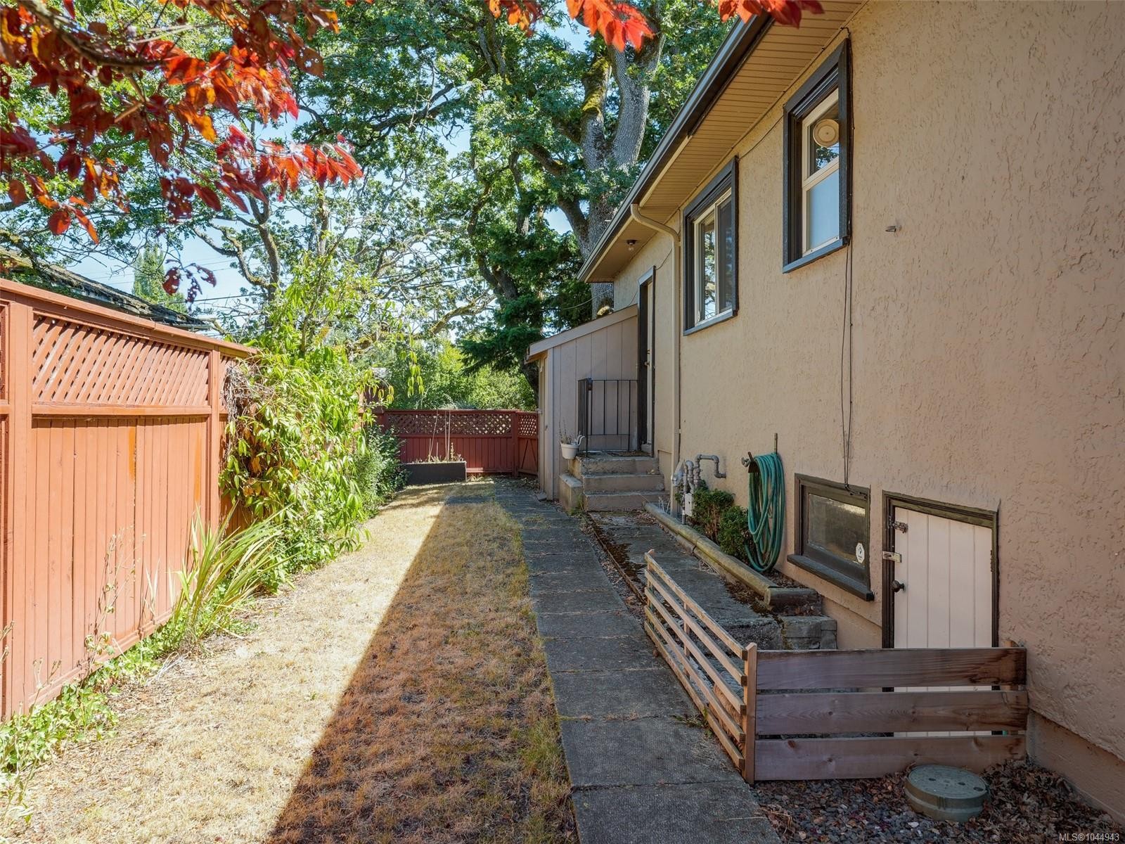 1296 Downham Pl, Saanich, BC