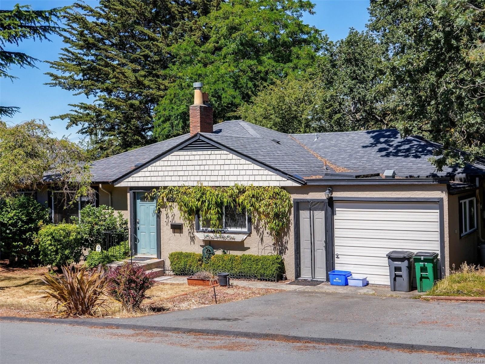 1296 Downham Pl, Saanich, BC