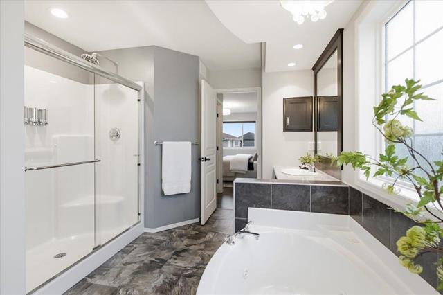 220 Thorn Dr, Winnipeg, MB - Indoor Photo Showing Bathroom