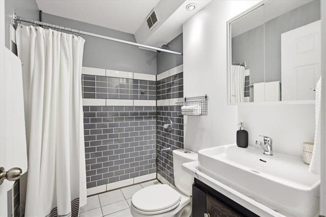 220 Thorn Dr, Winnipeg, MB - Indoor Photo Showing Bathroom