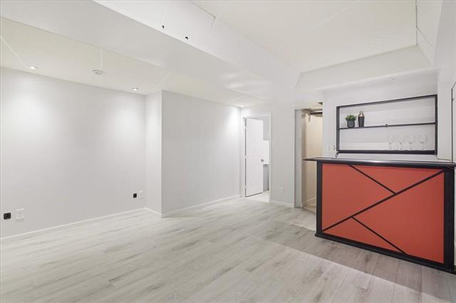 220 Thorn Dr, Winnipeg, MB - Indoor Photo Showing Other Room
